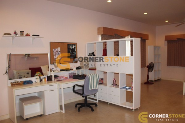 Picture of 4 bedroom House in Lakeside Court 1 Mabprachan Lake Properties for Sale & Rent in East Pattaya