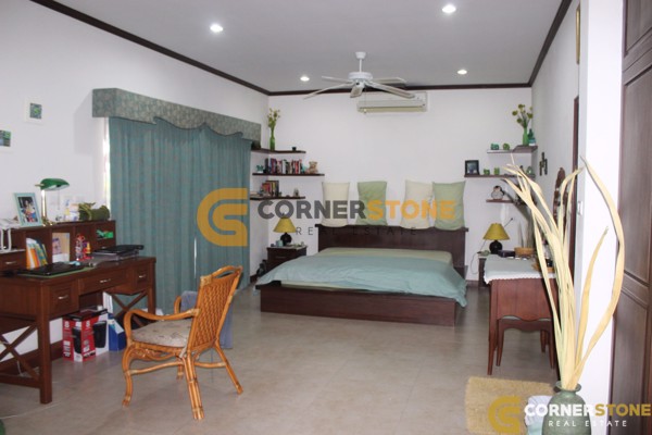 Picture of 4 bedroom House in Lakeside Court 1 Mabprachan Lake Properties for Sale & Rent in East Pattaya