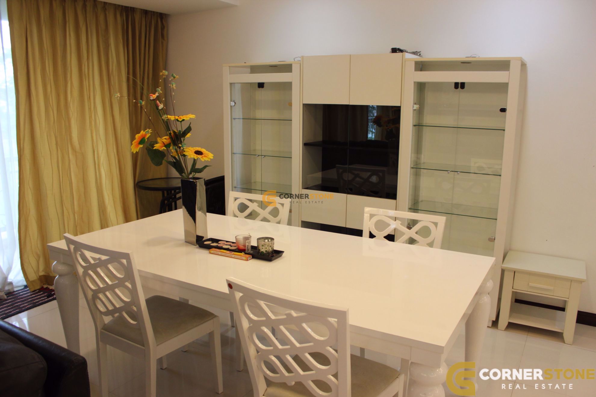 2 bedroom Condo in Nova Atrium Pattaya