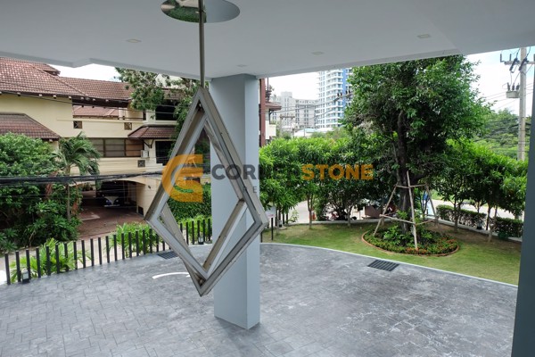 Picture of The Jewel Pratumnak