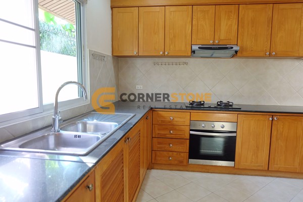 Picture of 4 bedroom House in Pool View Villa Mabprachan East Pattaya