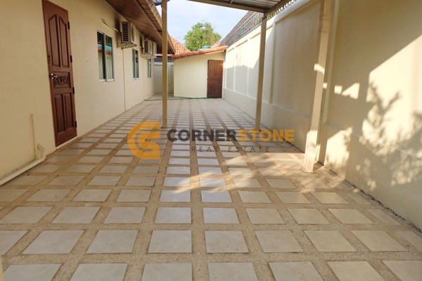Picture of 4 bedroom House in Pool View Villa Mabprachan East Pattaya