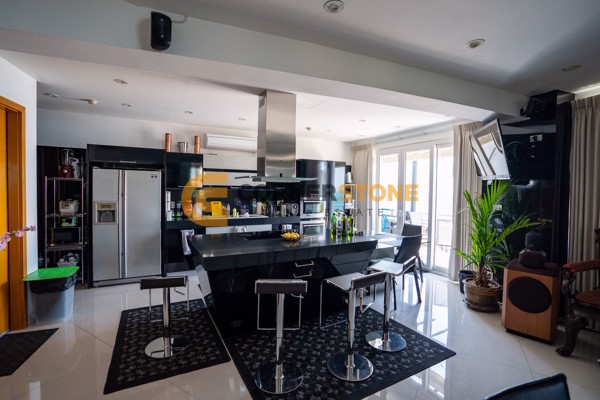 Picture of 2 Bedroom Duplex Condo in Peak Condominium Pratumnak