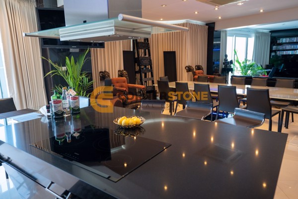 Picture of 2 Bedroom Duplex Condo in Peak Condominium Pratumnak