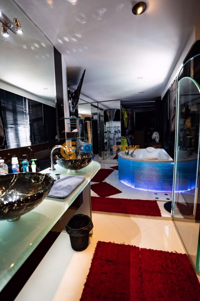 Picture of 2 Bedroom Duplex Condo in Peak Condominium Pratumnak