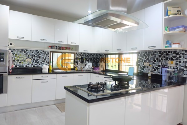 Picture of 4 bedroom House in Pattaya Land and House East Pattaya