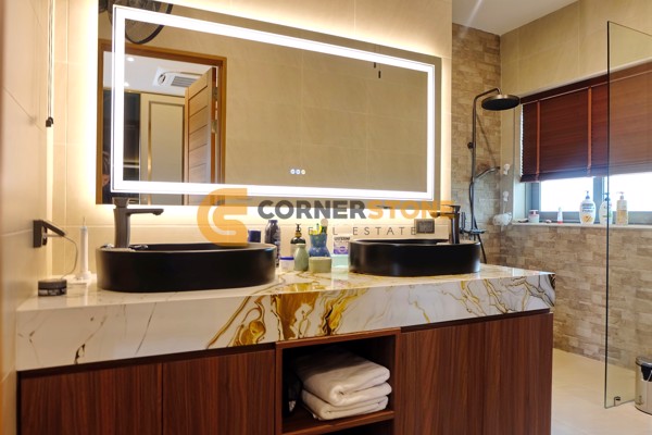 Picture of 4 bedroom House in Lakeside Court 1 Mabprachan Lake East Pattaya
