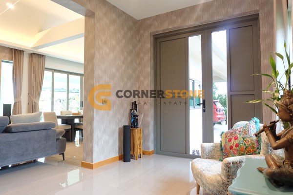 Picture of 4 bedroom House in Lakeside Court 1 Mabprachan Lake East Pattaya