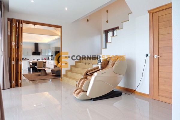 Picture of 4 bedroom House in Lakeside Court 1 Mabprachan Lake East Pattaya