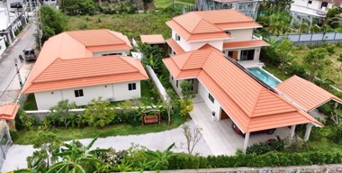Picture of 4 bedroom House in Lakeside Court 1 Mabprachan Lake East Pattaya