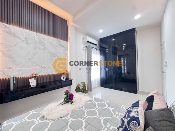 Picture of 5 bedroom House in Thai Garden Hill Village East Pattaya