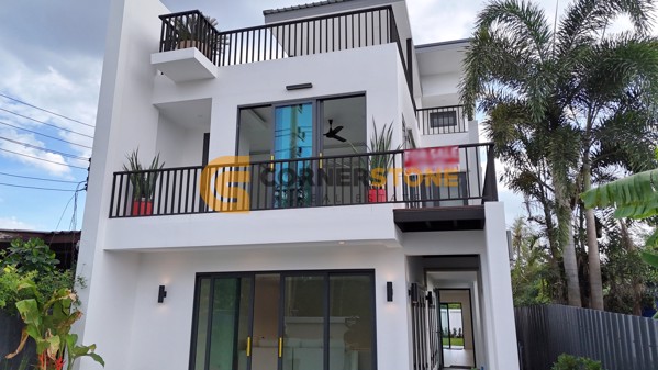 Picture of 3 Storey 3 Bedroom House in Huay Yai