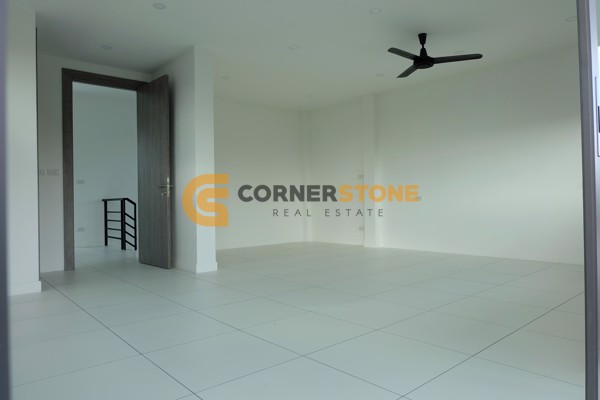 Picture of 3 Storey 3 Bedroom House in Huay Yai