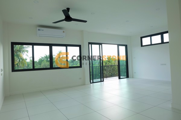 Picture of 3 Storey 3 Bedroom House in Huay Yai