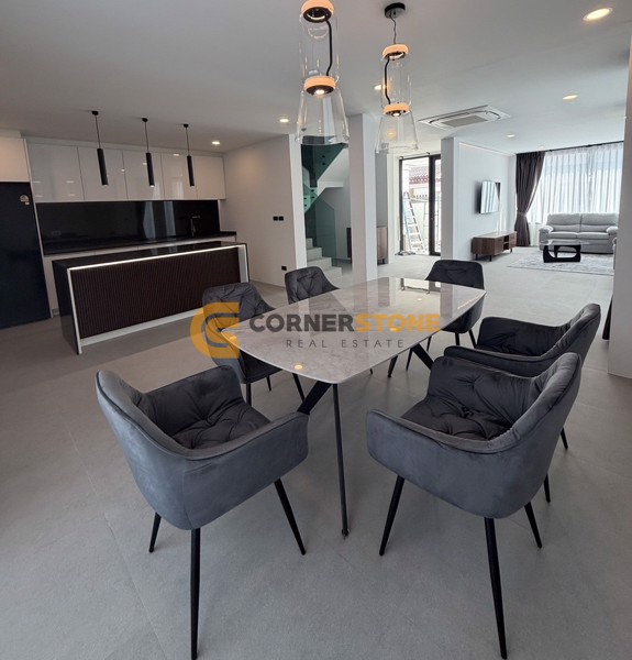 Picture of 4 bedroom House in  Wongamat