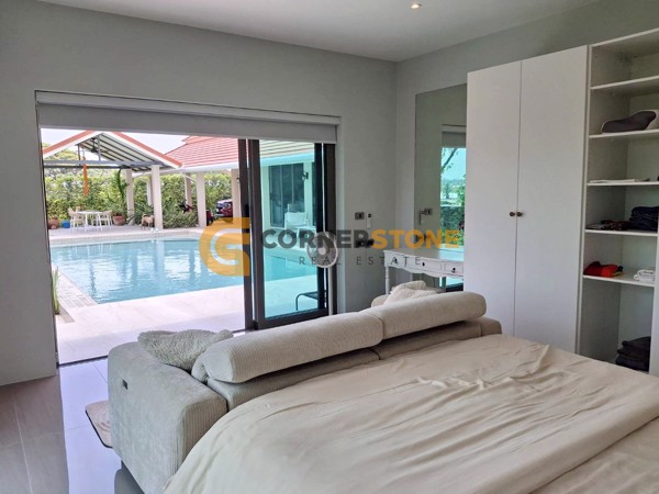 Picture of 4 bedroom House in Lakeside Court 1 Mabprachan Lake East Pattaya