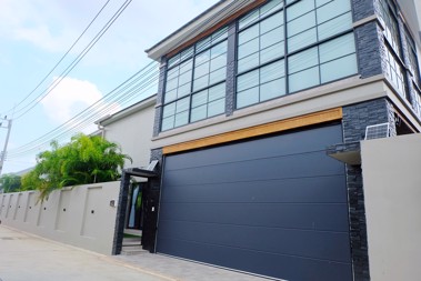 Picture of 4 bedroom House in The Shades Villas Mabprachan East Pattaya