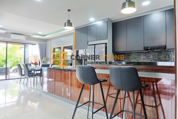 Picture of 5 bedroom House in The Shades Villas Mabprachan East Pattaya