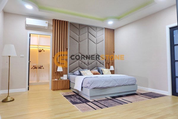 Picture of 5 bedroom House in The Shades Villas Mabprachan East Pattaya