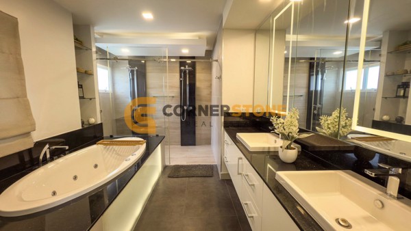 Picture of 5 bedroom House in Green View Villas Huay Yai