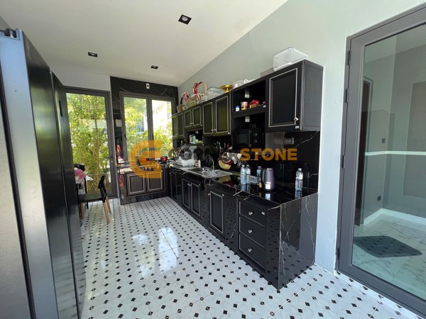 Picture of 4 bedroom House in The Village Horseshoe Point East Pattaya